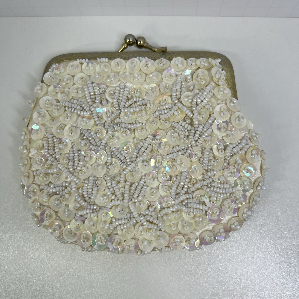 Vintage Beaded Coin Purse Ivory Sequin Kiss Lock Hong Kong Wallet‎